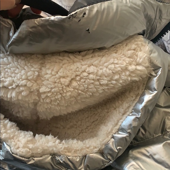 American Eagle silver puffer with soft plush hood - Picture 10 of 11